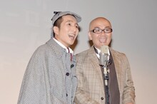 漫才を始めるHi-Hi。