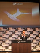 南船場に本社を構える小松克巳代表取締役社長は気さくなトークを展開。開発のきっかけとなった父親の病気や、「アベンジャーズ」に出演した話などで出席者の興味をひいた。