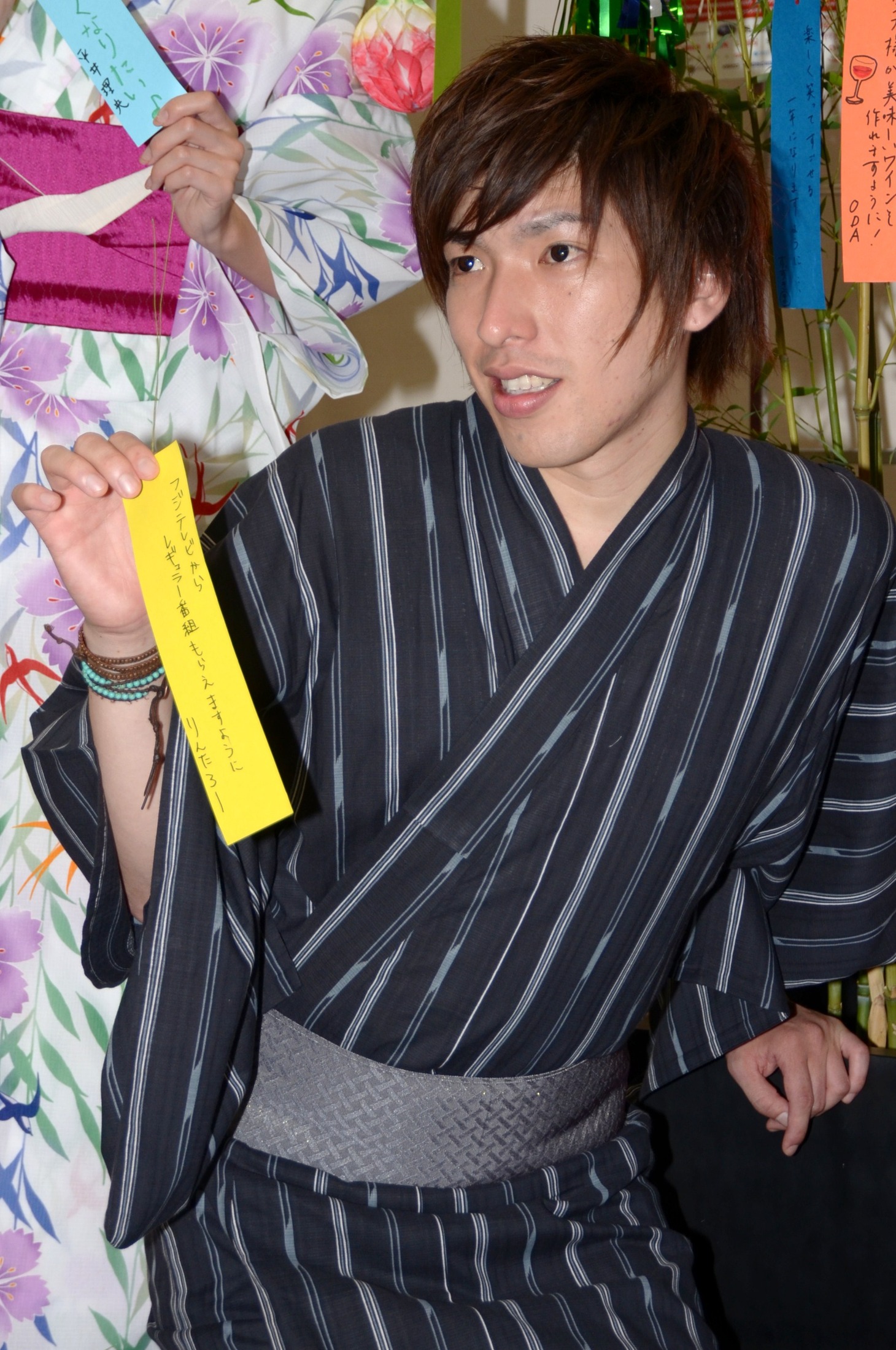 ベイビーギャング・りんたろー。七夕の短冊にかける願いは「フジテレビからレギュラー番組もらえますように」。
