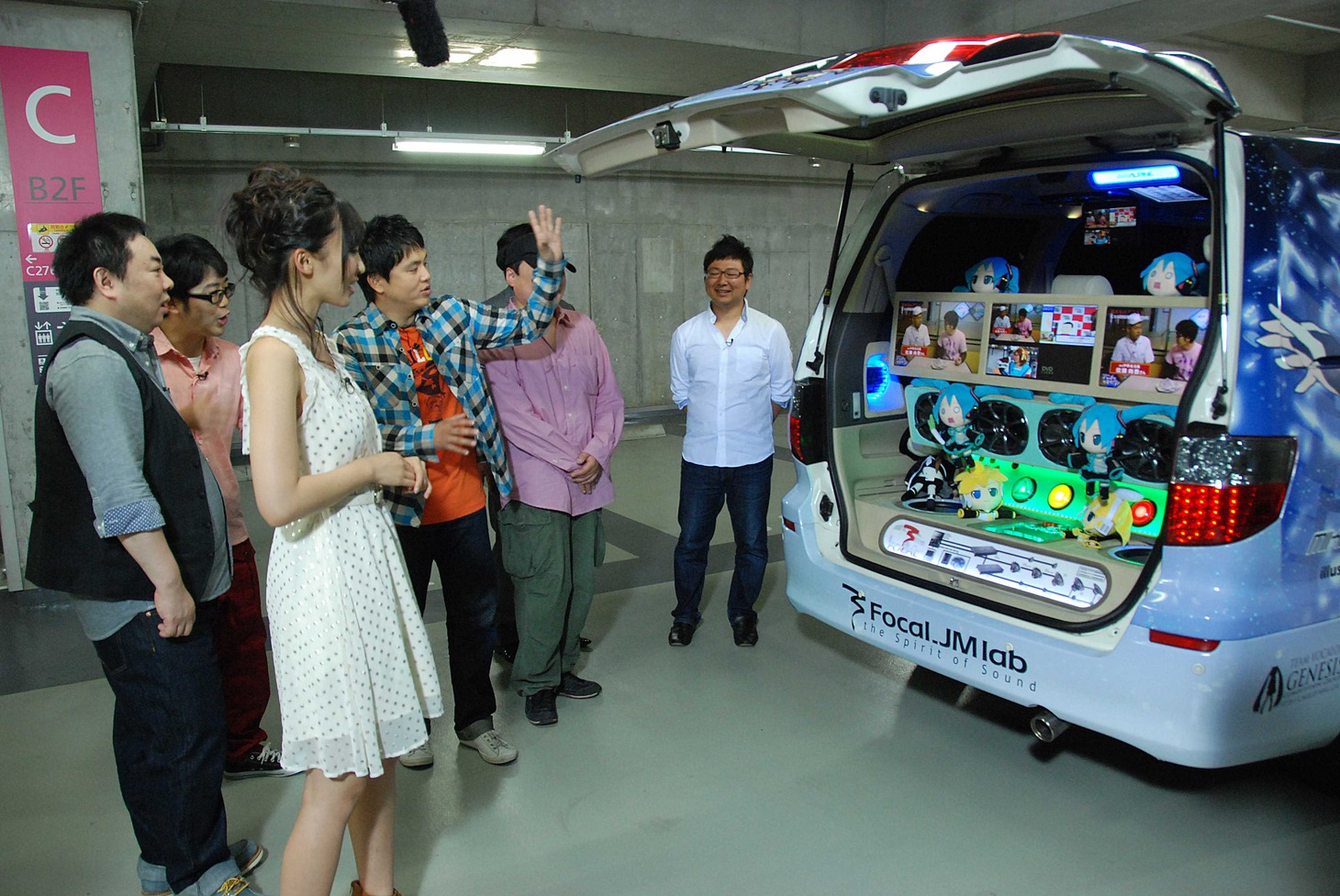 「–痛車大集合☆キカク-」の一場面。(c)ひかりTV