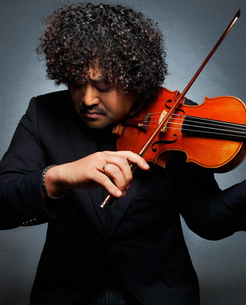 「吉本百年物語」のテーマソング「MY HOMETOWN」を作曲した葉加瀬太郎。