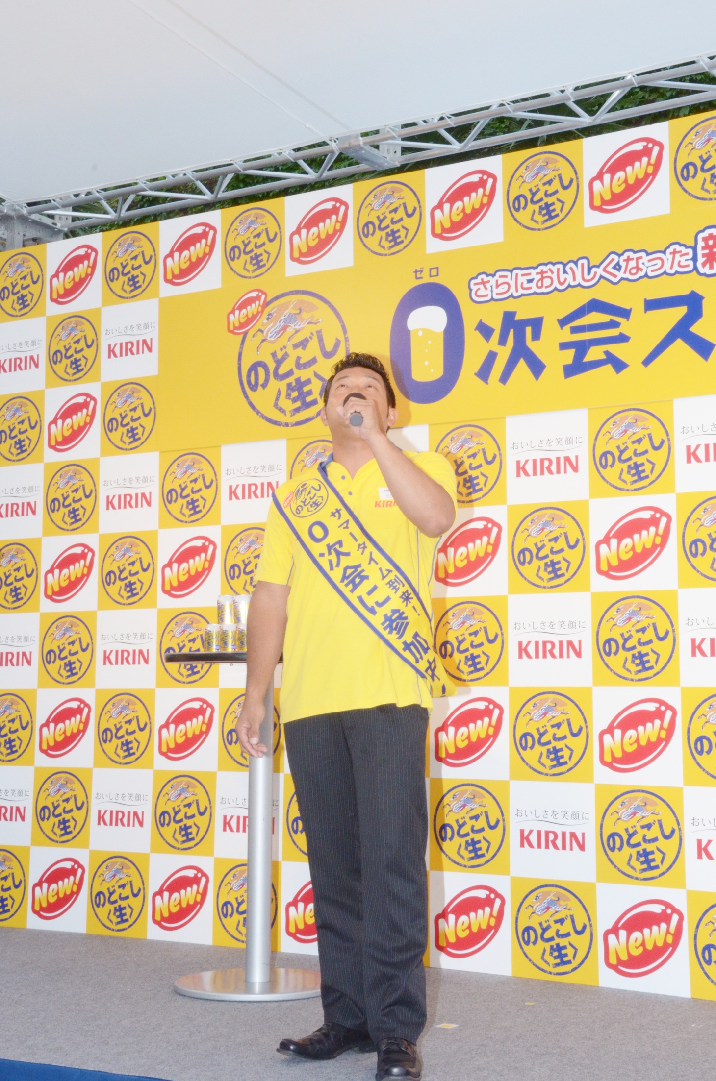 「夏を感じるモノマネ」を披露する山口智充。
