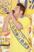 「夏を感じるモノマネ」を披露する山口智充。