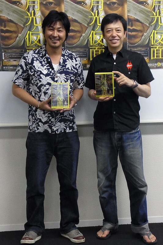 「月光ノ仮面」DVD発売記念ミーツ＆グリーティングスに登場した、監督・脚本・主演の板尾創路脚本などを担当した増本庄一郎。(c)吉本興業