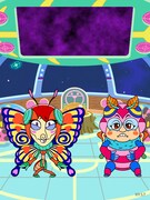 ハリセンボン春菜のフトッチョウチョ（右）と、ハリセンボンはるかのガリッチョウチョ（左）。