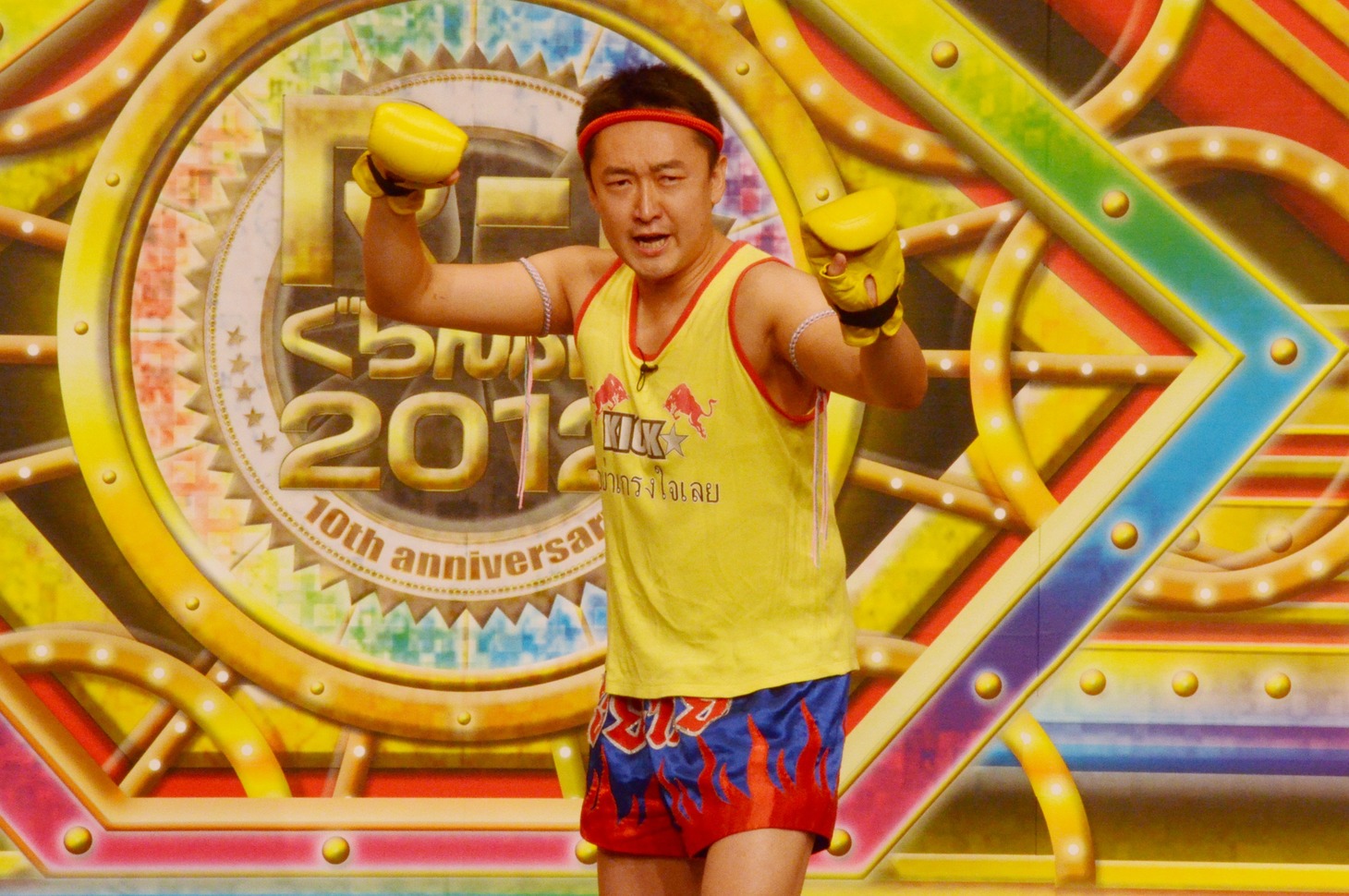 KICK☆。膝蹴りでいろんなものにツッコミを入れる。