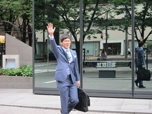 毎日放送前に現れた浅越ゴエ。ツアー客のあるあるに対する高いテンションに「何がそんなに魅力なん？」と不思議そうにしていた。