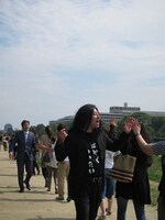 「金八ごっこ」鴨川編。浅越先生も一緒に「遅刻するなよー！」と先生役にノリノリ。金八ジャンケンに勝った生徒が先生役ができるという嬉しいコーナーも。