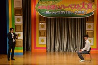 ジグザグジギー。転校初日の出欠確認のコントを披露し、決勝に進出。