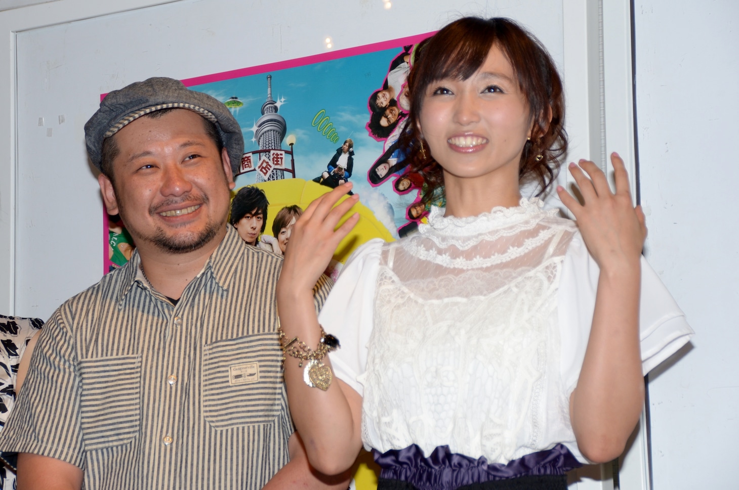 ケンドーコバヤシと吉木りさ（左から）。