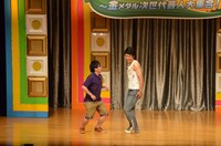 ツィンテル。幽霊の彼女を友達に紹介するコントを披露。