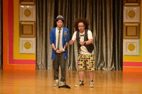 あきげん。コンビ内格差についての漫才を披露。