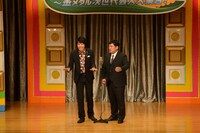 三拍子。時事ネタ漫才を披露し、決勝に進出。