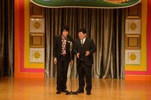 三拍子。時事ネタ漫才を披露。