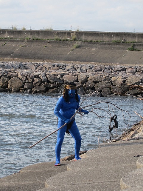 謎の行動を繰り返すアバター。