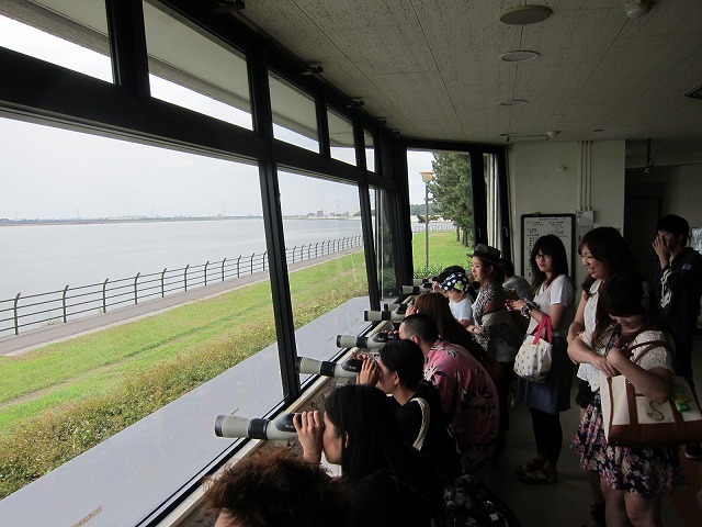 名古屋市野鳥観察館で野鳥観察に夢中になるRG。