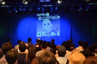 イベントスペースは黒幕で覆われ、中に入るまでその様子がわからないようになっていた。