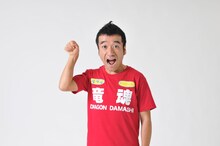 「Dragon Nest」の新テレビCM「ドラゴンひろし」に出演する猫ひろし。