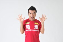 「Dragon Nest」の新テレビCM「ドラゴンひろし」に出演する猫ひろし。