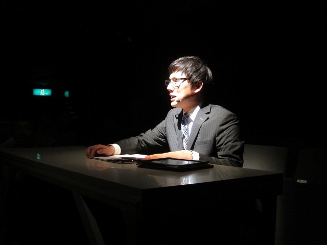 会場後方で冷静な実況解説を続けた浅越ゴエ。あるあるに正確な情報を付け加え、観客の知識が偏らないように細やかな配慮。