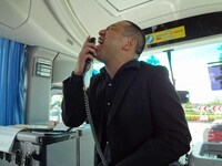 知らない曲でも楽しそうにノッてくれるお客さんに感謝したRG。しかし「自分のファンが何を求めているのか、ファン層がわからないということでリサーチも。