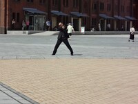 人目もはばからず犯人逮捕に向けて全力疾走のRG。