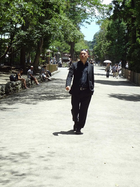 鶴岡八幡宮に降り立ったスターRG。