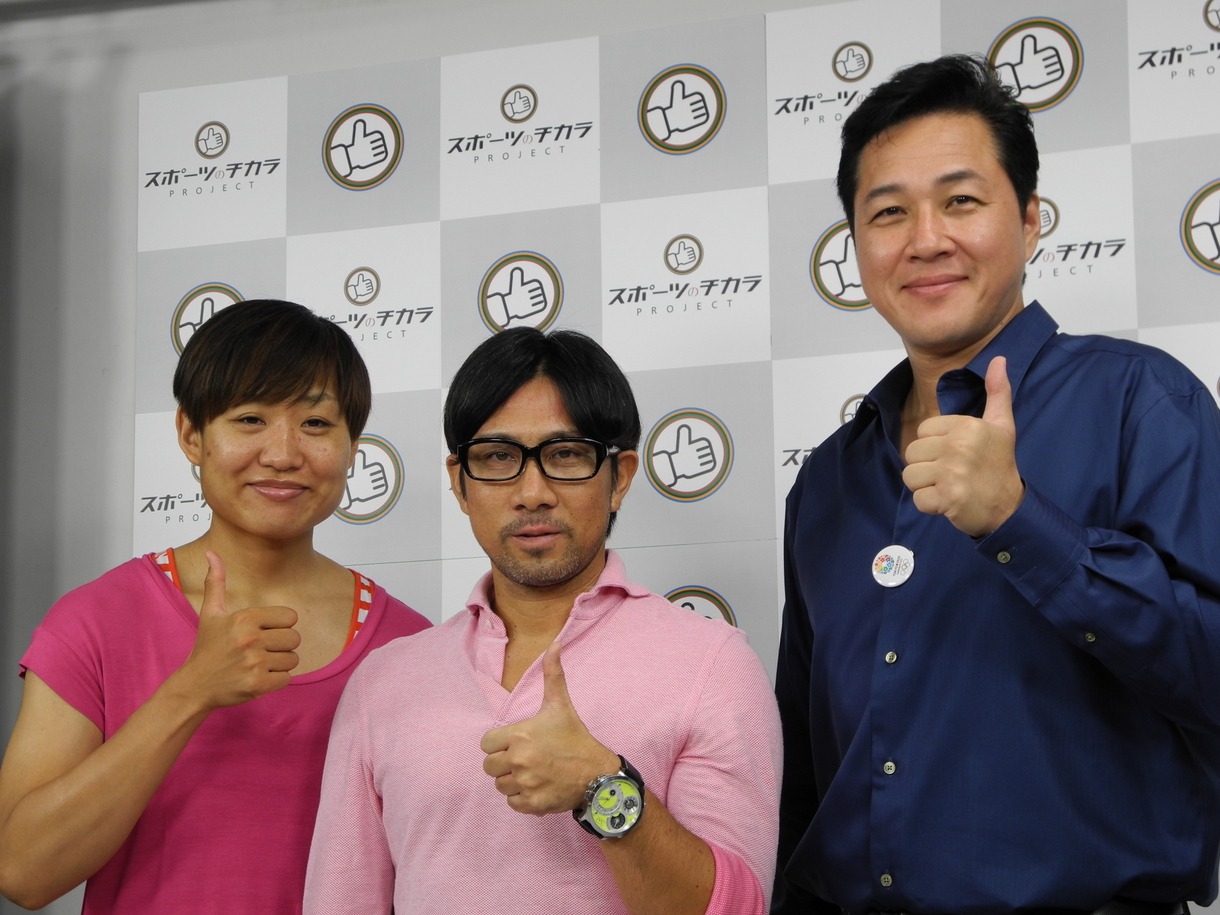 公開生中継「スポーツのチカラ チャンネル開局記念！ 第1回スポチカクロストーク」に出演した南海キャンディーズ・しずちゃん、前園真聖、川合俊一（左から）。