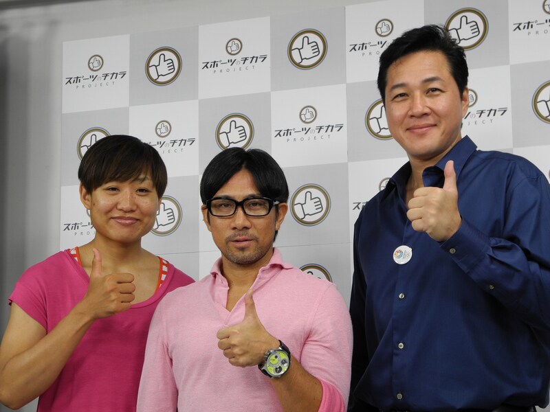 公開生中継「スポーツのチカラ チャンネル開局記念！ 第1回スポチカクロストーク」に出演した南海キャンディーズ・しずちゃん、前園真聖、川合俊一（左から）。