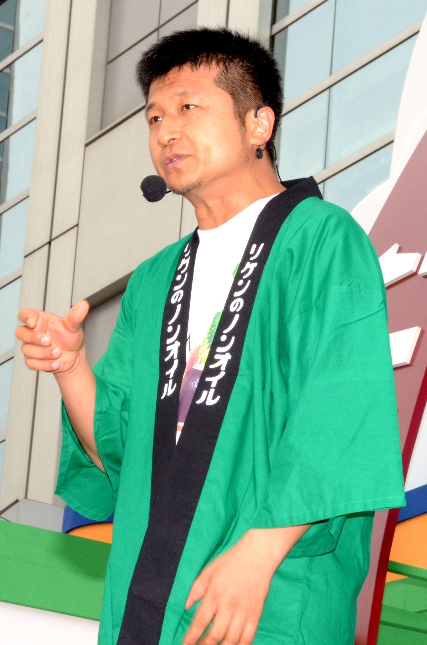 「健康になり隊芸人」として3カ月の「ノンオイル生活」の成果を発表したダイノジ大谷。
