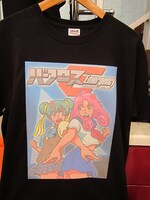 事務所にかけられていた豊本探偵のものと思われるTシャツ。