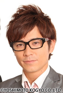 富士急ハイランドの新たな脱出迷宮アトラクション「絶望要塞」のオープニングイベントに登場するオリエンタルラジオ藤森。
