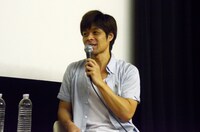 韓国におけるチョン・スジ役のキャスティングについて、現地での事情を交えて興奮気味に語った宮地。