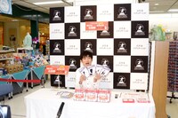 頻繁に来店するという東急ハンズでのサイン会に喜びを隠しきれないNON STYLE石田。