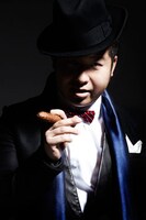 クラシカルな装いで決める澤部。