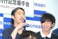 パンサー菅（左）と向井（右）。