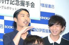 パンサー菅（左）と向井（右）。