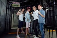 「絶望要塞」のオープニングセレモニーに登場した（左から）品川庄司・庄司、オリエンタルラジオ藤森、ジョイマン。