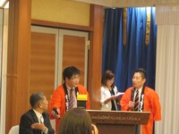 プロデューサーに怒られるへびいちご。