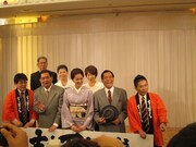 携帯のシャッター音が聞こえ一斉に市川の方を向くぼんちら。