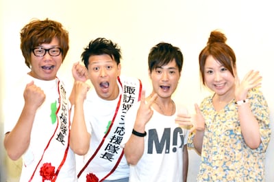 婚活バスツアー「よしもと諏訪婚コン」に参加する（左から）こてつ北村、こてつ河合、カラテカ入江、出雲阿国。