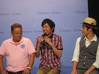 伊達に続いてマイクを両脇から渡された田中。奇跡のハウリングと「もしもし」のボケで回避。