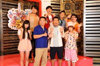 「ぜ～んぶおしえちゃう！タツノコ50周年アニメクイズ」に出演する（下段左から）橋本楓（アイドリング!!!）、FUJIWARA、千秋、（上段左から）土田晃之、博多華丸・大吉・大吉、天津。(c)BSスカパー！