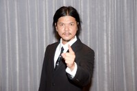 「ウソかホントかわからない やりすぎ都市伝説スペシャル 2012夏」でオーストリアの都市伝説を探るMr.都市伝説 関暁夫。