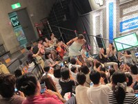 会場に現れた幻の虫・楽しんご虫。