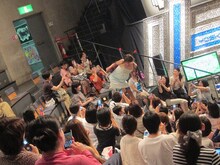 会場に現れた幻の虫・楽しんご虫。