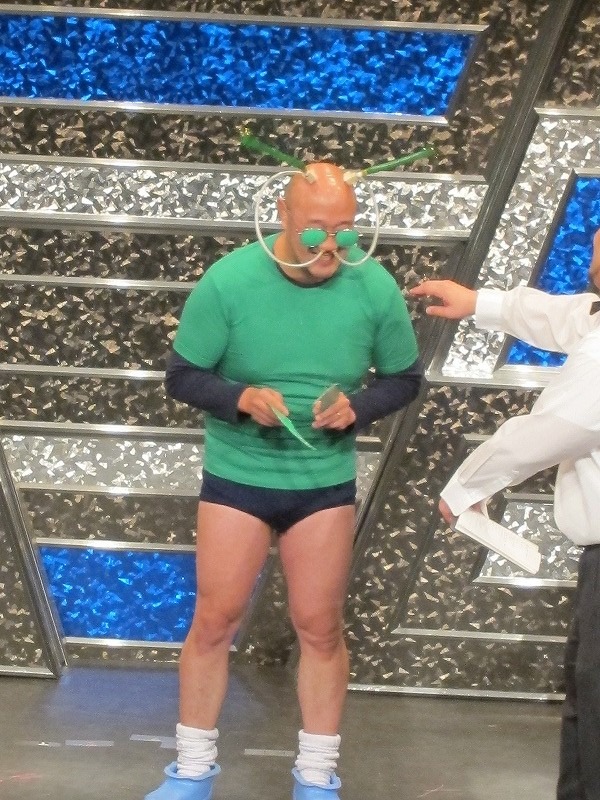 フォ～カマキリは宴会科、制作日数は4（フォ～）日、製作費は4（フォ～）円。