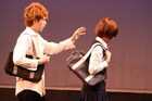 予想外の結末に釘づけ、アホマイ・クニのサイレント舞台上演
