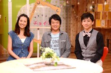 健康番組「チョイス＠病気になったとき」でMCを務めるほっしゃん。（中央）と、モデルの浜島直子（左）、「チョイスアドバイザー」として出演する永井克典NHKアナウンサー（右）。