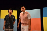 突然アントニオ猪木のモノマネをはじめた春日（右）。